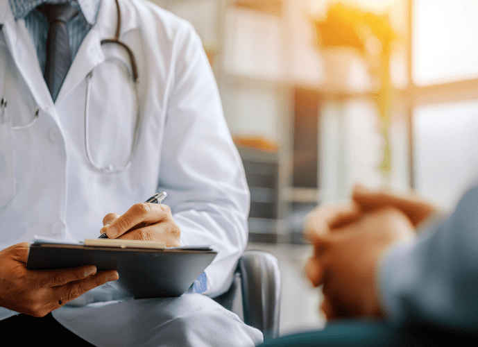 paciente em consulta medica pos desmaio 