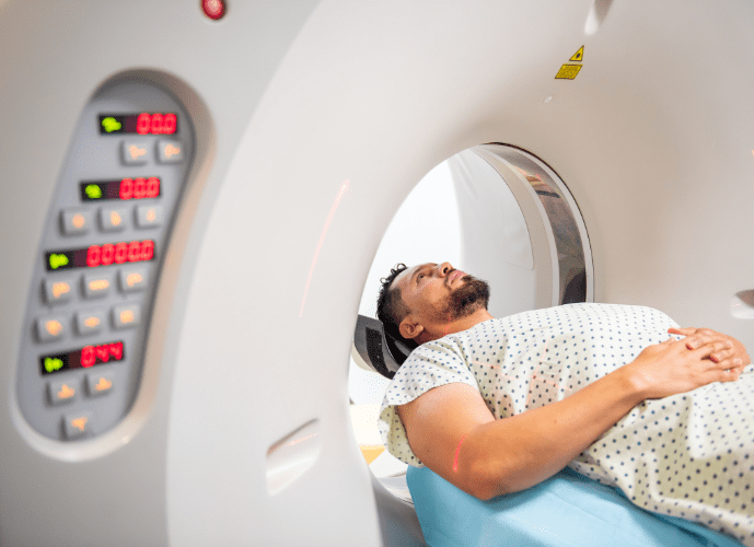 homem realizando uma tomagrafia 